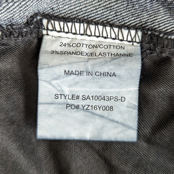 Miss Demeanor Button Cuffed Dark Wash Denim Stretchy Mid Rise Jean Shorts- sz 16 - Picture 7 of 12